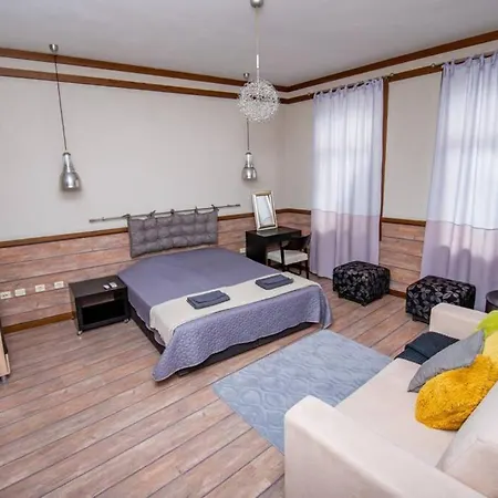 Huge Stylish Monroe 1 / Centre