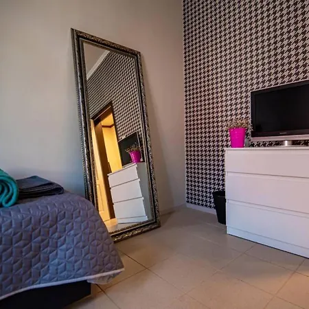 Huge Stylish Monroe 1 / Centre