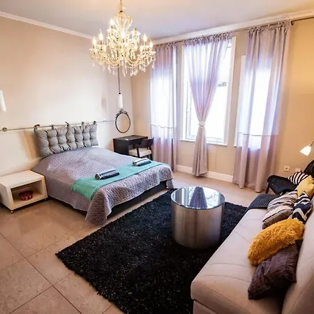 Huge Stylish Monroe 1 / Centre 普罗夫迪夫