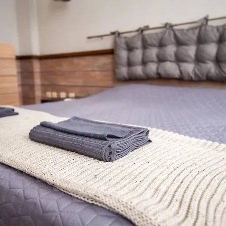 Huge Stylish Monroe 1 / Centre