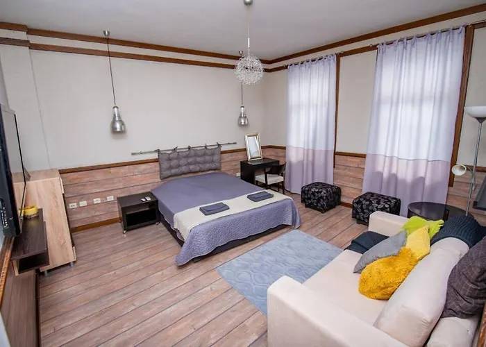 Huge Stylish Monroe 1 / Centre