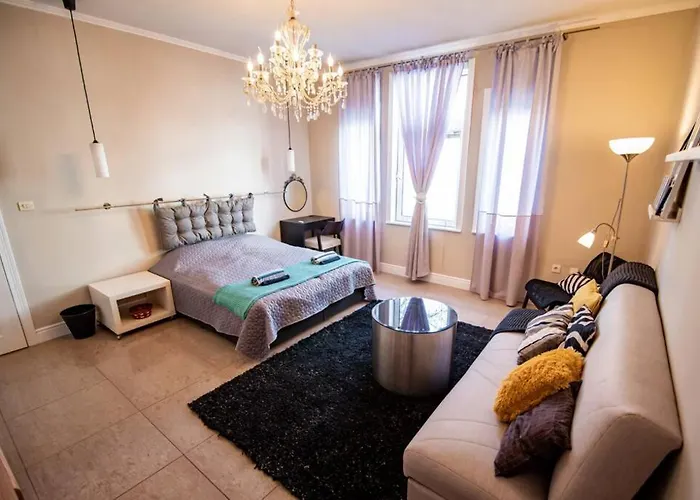 Huge Stylish Monroe 1 / Centre Пловдив