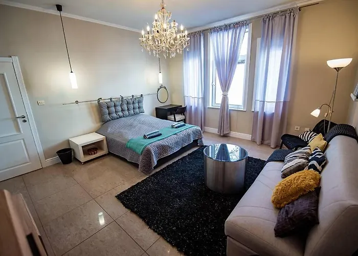 Huge Stylish Monroe 1 / Centre Апартаменты *