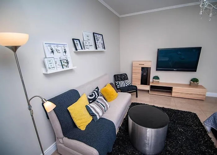 Huge Stylish Monroe 1 / Centre * Пловдив