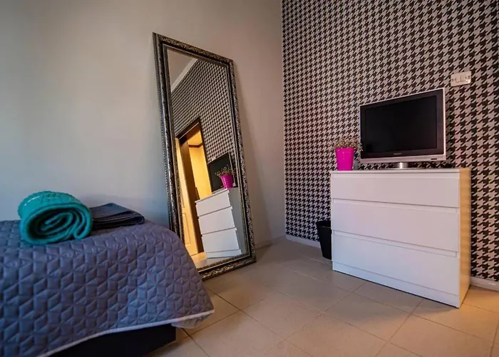 Huge Stylish Monroe 1 / Centre